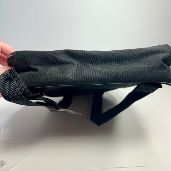 NWOT. Marvel kids Backpack Super Heroes Marvel apporx. 10”L x 12”H x 2”W. - Picture 16 of 16